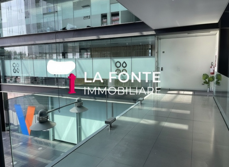 Nel cuore pulsante del business padovano, vi presentiamo un'opportunità imperdibile: un ufficio d...