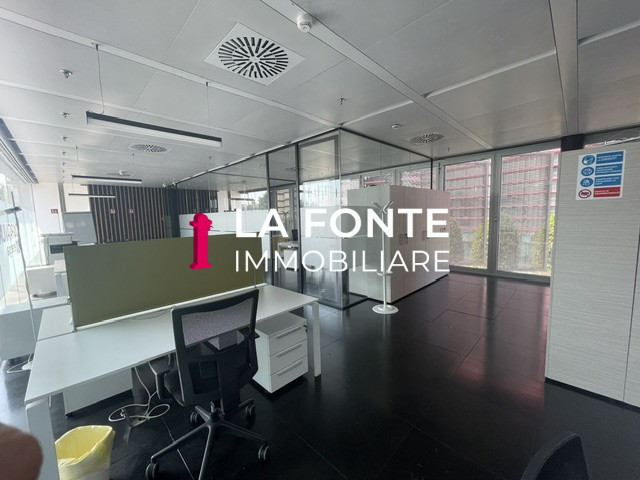 Nel cuore pulsante del business padovano, vi presentiamo un'opportunità imperdibile: un ufficio d...