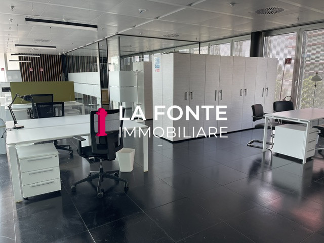 Nel cuore pulsante del business padovano, vi presentiamo un'opportunità imperdibile: un ufficio d...