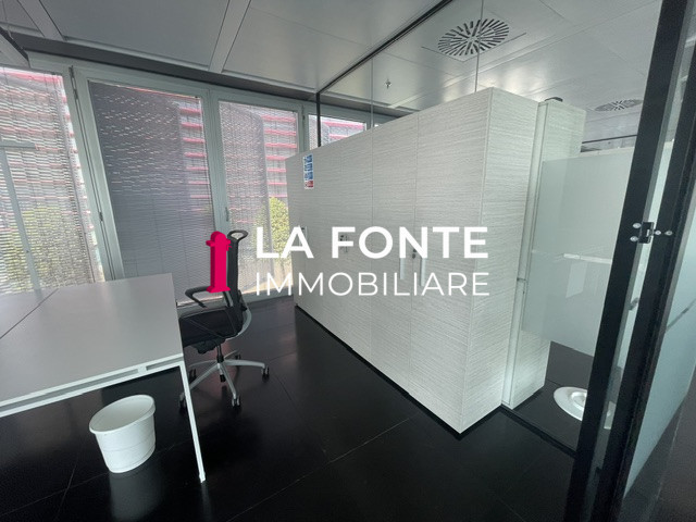 Nel cuore pulsante del business padovano, vi presentiamo un'opportunità imperdibile: un ufficio d...