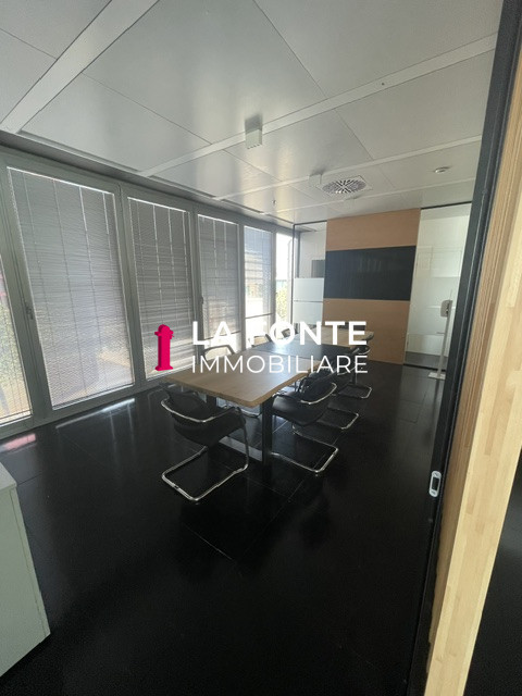 Nel cuore pulsante del business padovano, vi presentiamo un'opportunità imperdibile: un ufficio d...