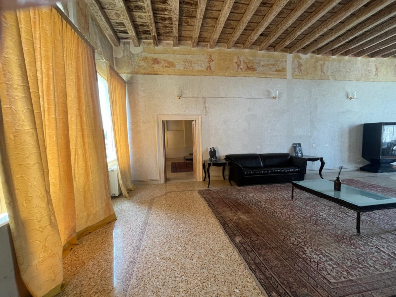 UBICAZIONE E CONTESTO
Nel comune di Camisano Vicentino, in una posizione tranquilla e riservata, ...