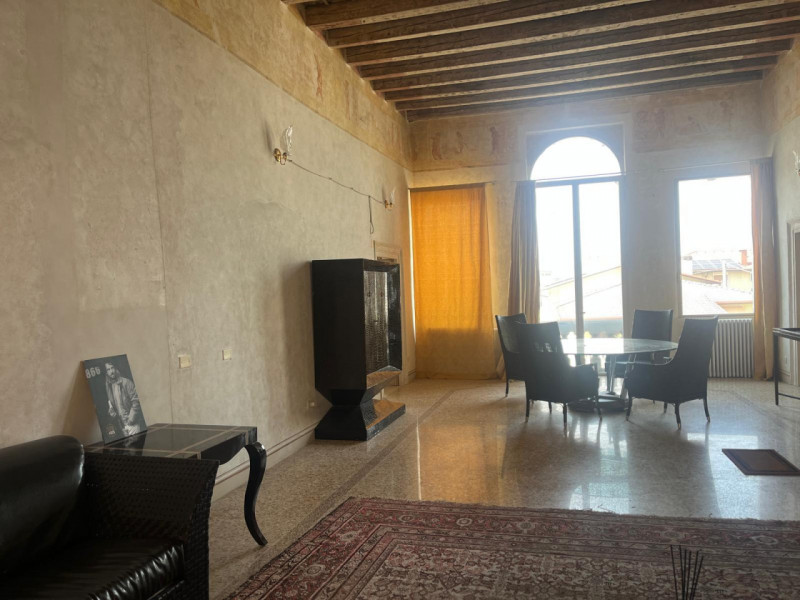 UBICAZIONE E CONTESTO
Nel comune di Camisano Vicentino, in una posizione tranquilla e riservata, ...