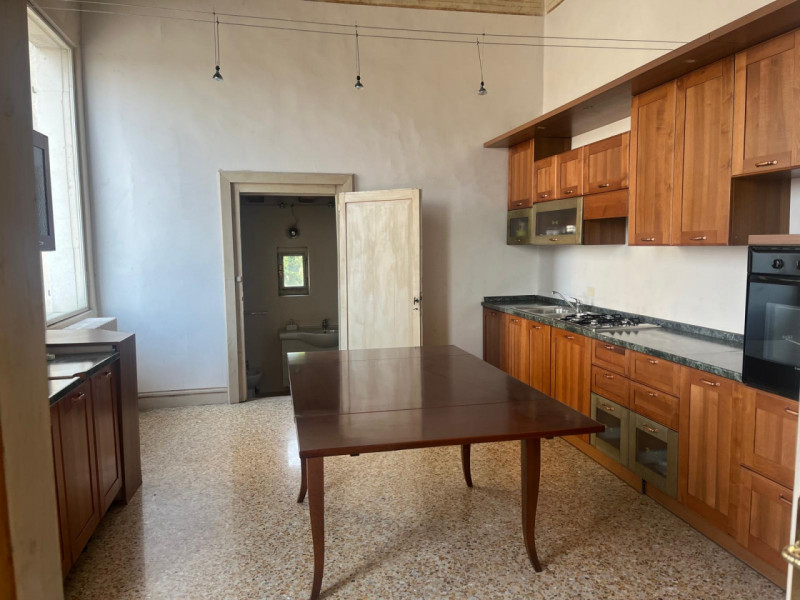 UBICAZIONE E CONTESTO
Nel comune di Camisano Vicentino, in una posizione tranquilla e riservata, ...