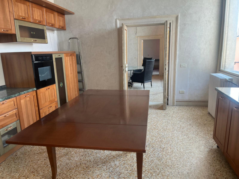 UBICAZIONE E CONTESTO
Nel comune di Camisano Vicentino, in una posizione tranquilla e riservata, ...