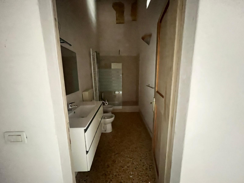 UBICAZIONE E CONTESTO
Nel comune di Camisano Vicentino, in una posizione tranquilla e riservata, ...