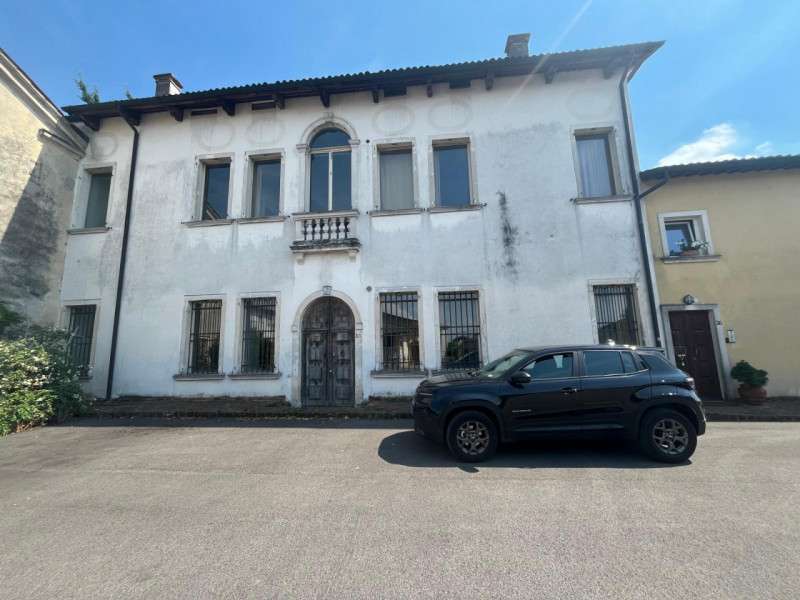 UBICAZIONE E CONTESTO
Nel comune di Camisano Vicentino, in una posizione tranquilla e riservata, ...