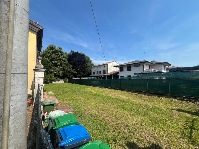 UBICAZIONE E CONTESTO
Nel comune di Camisano Vicentino, in una posizione tranquilla e riservata, ...