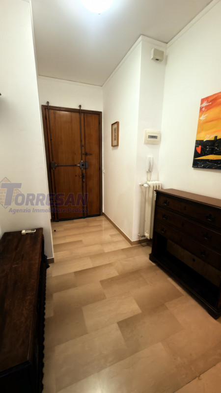 ARCELLA SAN CARLO APPARTAMENTO CON 3 POSTI LETTO PER STUDENTI, RISTRUTTURATO CON MOBILI NUOVI.

D...
