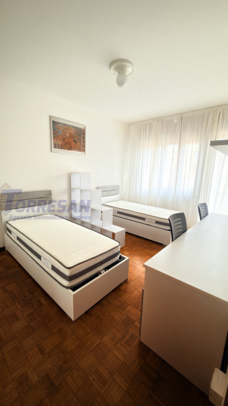 ARCELLA SAN CARLO APPARTAMENTO CON 3 POSTI LETTO PER STUDENTI, RISTRUTTURATO CON MOBILI NUOVI.

D...