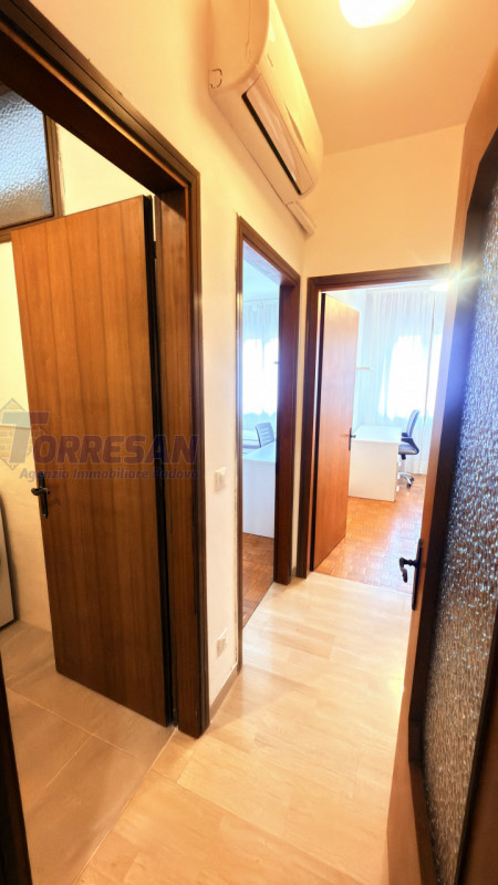 ARCELLA SAN CARLO APPARTAMENTO CON 3 POSTI LETTO PER STUDENTI, RISTRUTTURATO CON MOBILI NUOVI.

D...