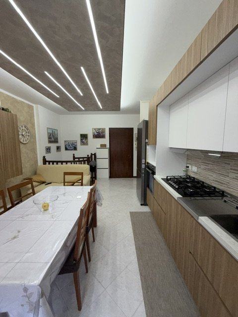 Cadoneghe Bragni vendesi grazioso appartamento posto al piano 1° più taverna comunicante al piano...