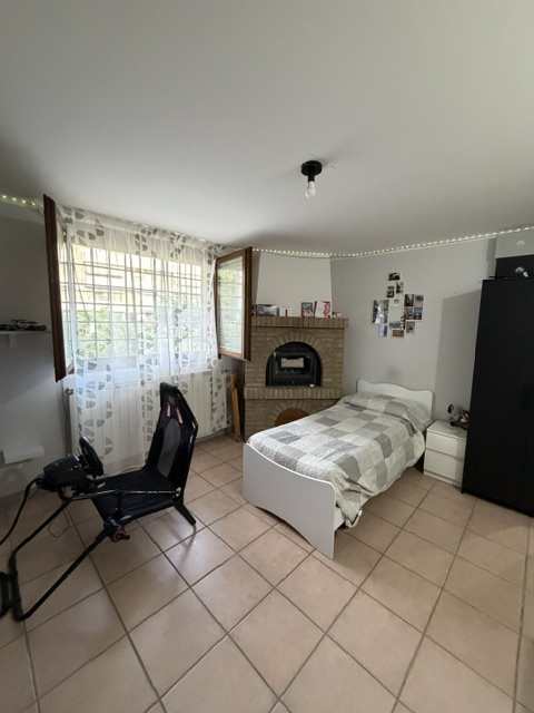 Cadoneghe Bragni vendesi grazioso appartamento posto al piano 1° più taverna comunicante al piano...