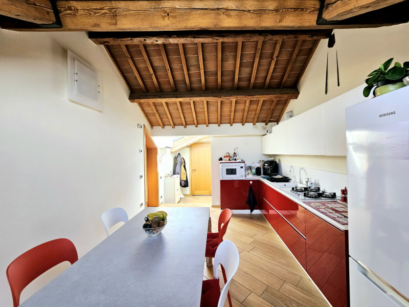A pochi passi dalle storiche mura di Montagnana, proponiamo in affitto bellissima mansarda ubicat...
