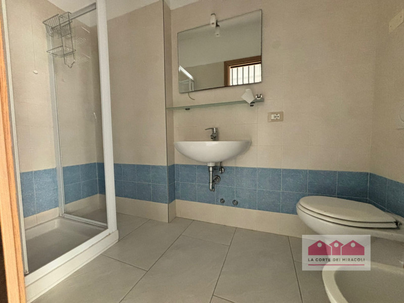 VICENZA: AFFASCINANTE APPARTAMENTO IN ZONA VIALE TRIESTE - RICHIESTA EURO 850 RIF. 2276

Proponia...
