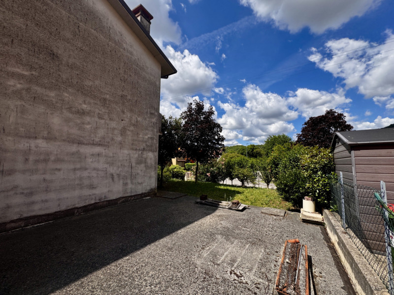 COMPOSIZIONE:
Proponiamo in vendita porzione di bifamiliare allo stato grezzo, ideale per chi des...