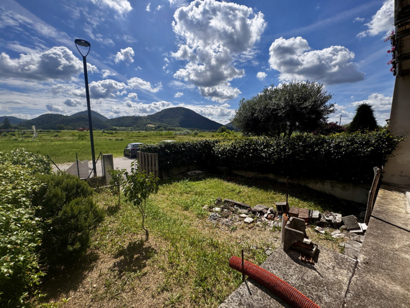 COMPOSIZIONE:
Proponiamo in vendita porzione di bifamiliare allo stato grezzo, ideale per chi des...
