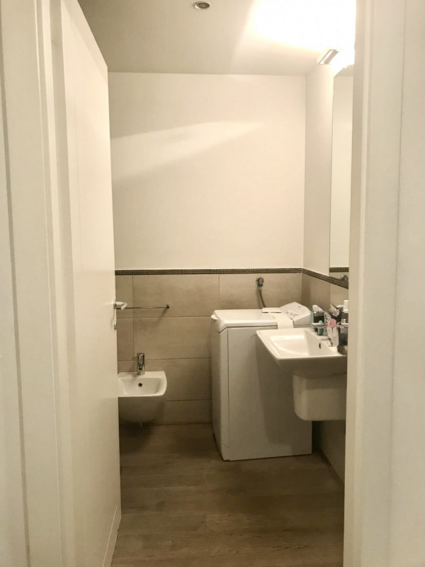 (Per INFO Monica 3482688677) Proponiamo in locazione un elegante appartamento bilocale di circa 5...