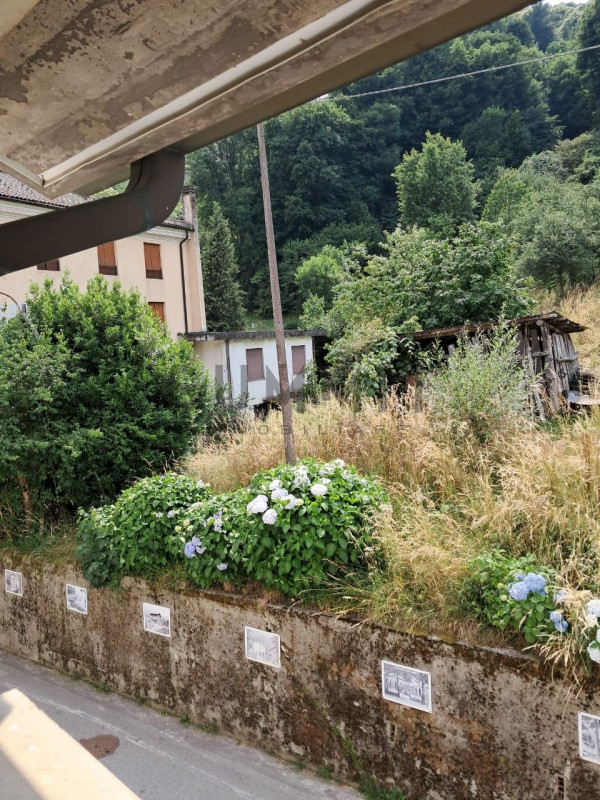 VALLI DEL PASUBIO-STARO:  TERRENO AGRICOLO di 8.100 mq ed EDIFICABILE di mq 540. EURO 40.000. Per...