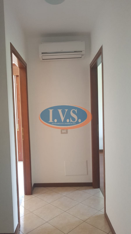 CERVARESE SANTA CROCE (PD) proponiamo MINI APPARTAMENTO completamente arredato che si sviluppa in...