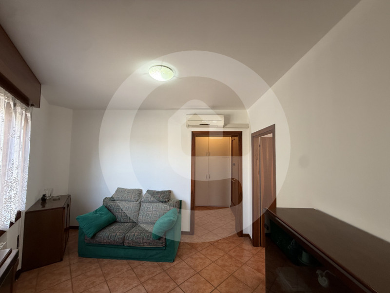 Proponiamo in vendita appartamento trilocale al primo piano di una palazzina situata nel cuore di...