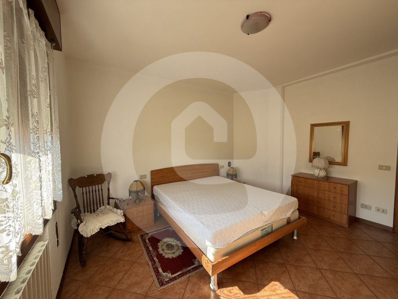 Proponiamo in vendita appartamento trilocale al primo piano di una palazzina situata nel cuore di...