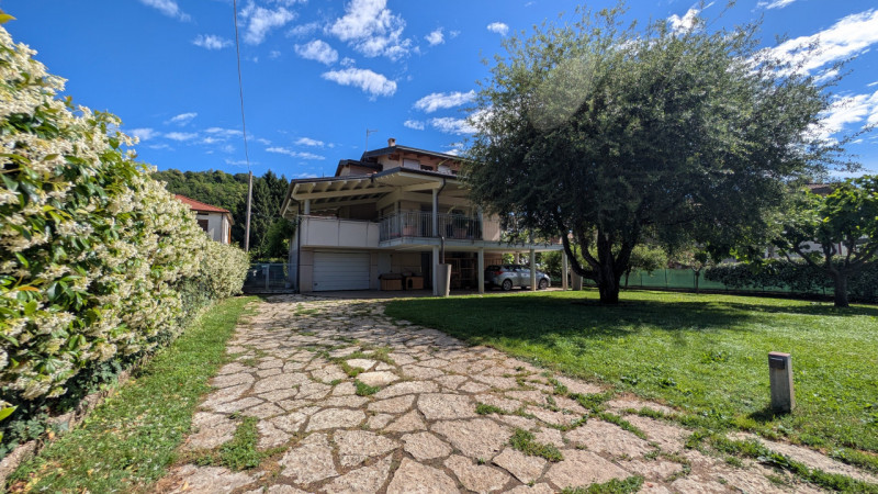 TORREBELVICINO – casa singola su lotto di 780 mq. € 549.000,00

Trattativa Unica Immobiliare, via...