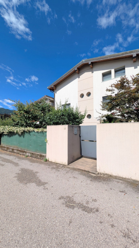 TORREBELVICINO – casa singola su lotto di 780 mq. € 549.000,00

Trattativa Unica Immobiliare, via...