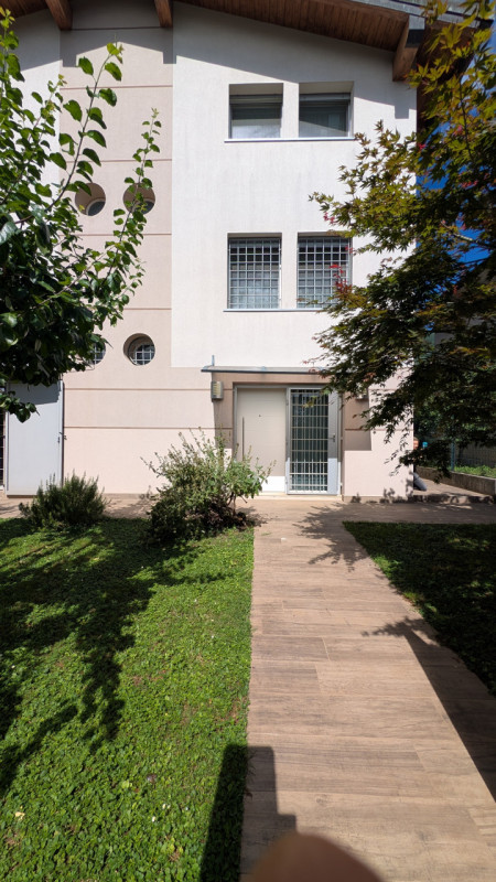 TORREBELVICINO – casa singola su lotto di 780 mq. € 549.000,00

Trattativa Unica Immobiliare, via...
