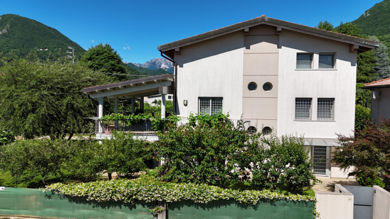 TORREBELVICINO – casa singola su lotto di 780 mq. € 549.000,00

Trattativa Unica Immobiliare, via...