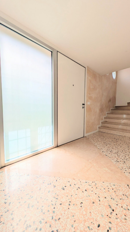 TORREBELVICINO – casa singola su lotto di 780 mq. € 549.000,00

Trattativa Unica Immobiliare, via...