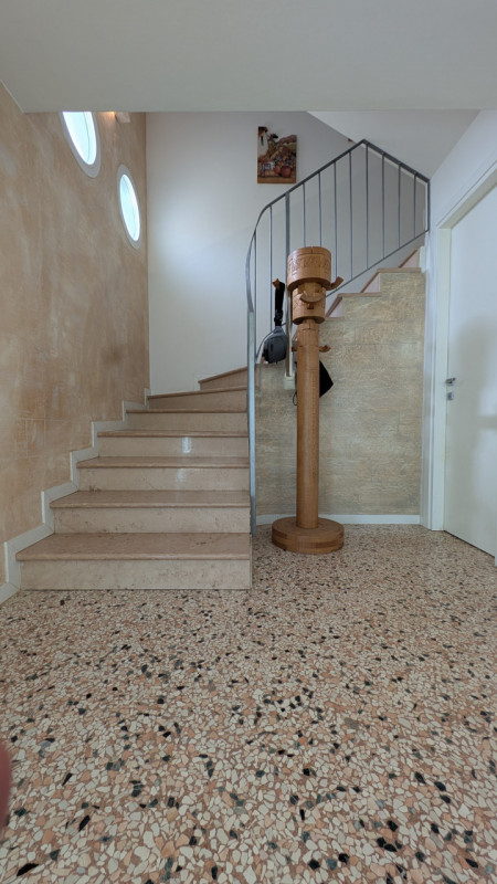 TORREBELVICINO – casa singola su lotto di 780 mq. € 549.000,00

Trattativa Unica Immobiliare, via...