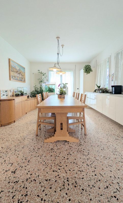 TORREBELVICINO – casa singola su lotto di 780 mq. € 549.000,00

Trattativa Unica Immobiliare, via...