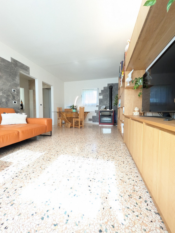 TORREBELVICINO – casa singola su lotto di 780 mq. € 549.000,00

Trattativa Unica Immobiliare, via...