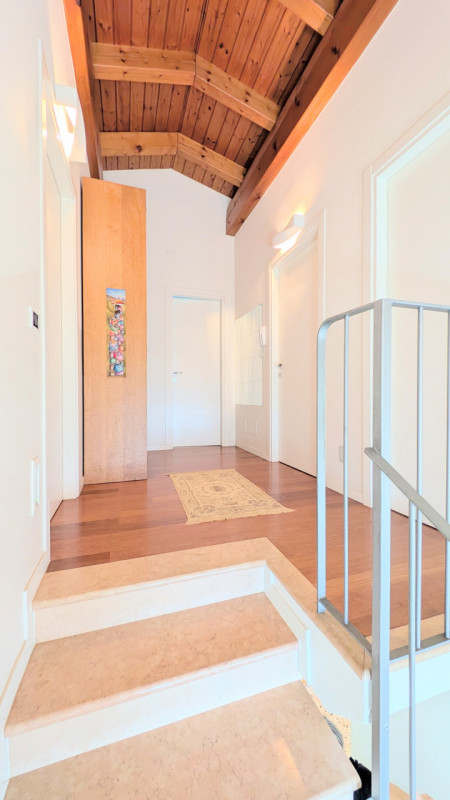 TORREBELVICINO – casa singola su lotto di 780 mq. € 549.000,00

Trattativa Unica Immobiliare, via...