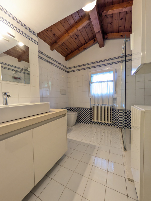 TORREBELVICINO – casa singola su lotto di 780 mq. € 549.000,00

Trattativa Unica Immobiliare, via...