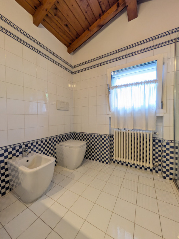 TORREBELVICINO – casa singola su lotto di 780 mq. € 549.000,00

Trattativa Unica Immobiliare, via...