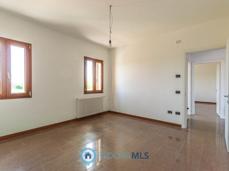 Immobile in esclusiva al Gruppo Padova MLS
ALBIGNASEGO (PD)  - Nella tranquilla zona di San Giaco...