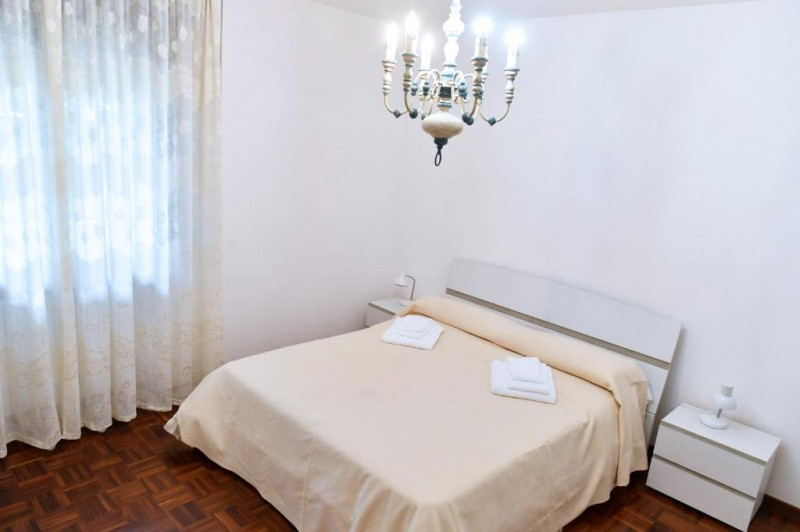 ELEGANTE APPARTAMENTO 3 CAMERE ARREDATO AD ABANO TERME €.320.000-rif.CL547


Nella splendida e ri...