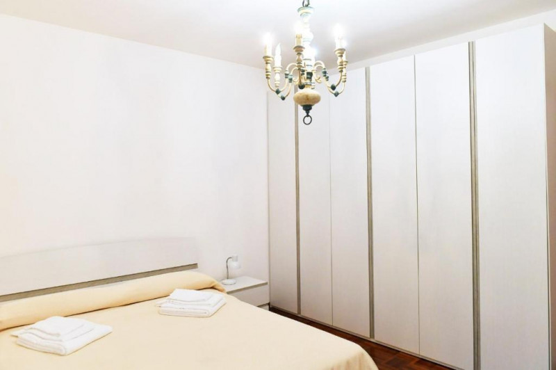 ELEGANTE APPARTAMENTO 3 CAMERE ARREDATO AD ABANO TERME €.320.000-rif.CL547


Nella splendida e ri...