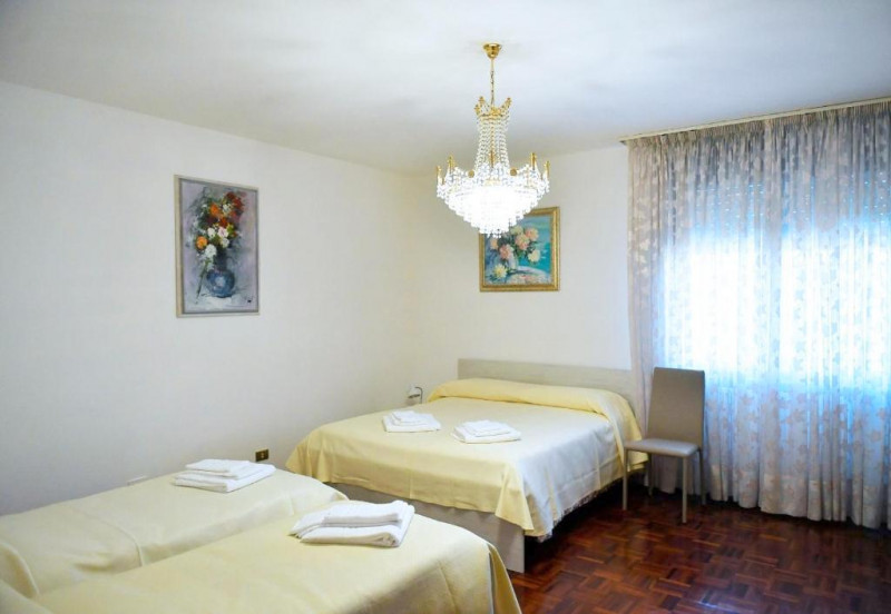 ELEGANTE APPARTAMENTO 3 CAMERE ARREDATO AD ABANO TERME €.320.000-rif.CL547


Nella splendida e ri...