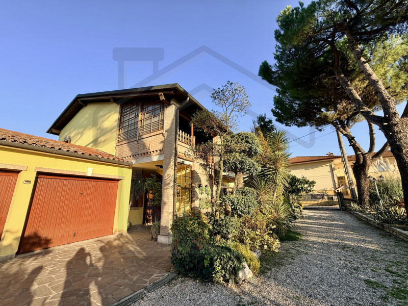 MONTEGROTTO TERME - Splendida porzione di bifamiliare in orizzontale al primo piano, situata nell...