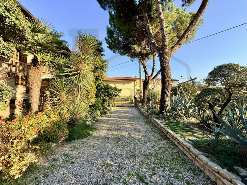 MONTEGROTTO TERME - Splendida porzione di bifamiliare in orizzontale al primo piano, situata nell...