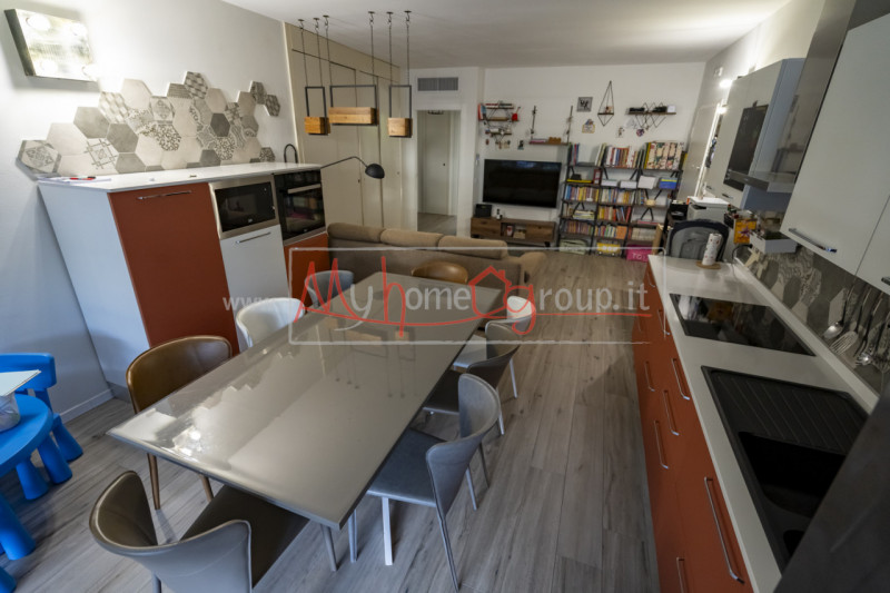 PALESTRO - (Rif. A036-S) - Scopri questo affascinante appartamento quadrilocale situato nel cuore...