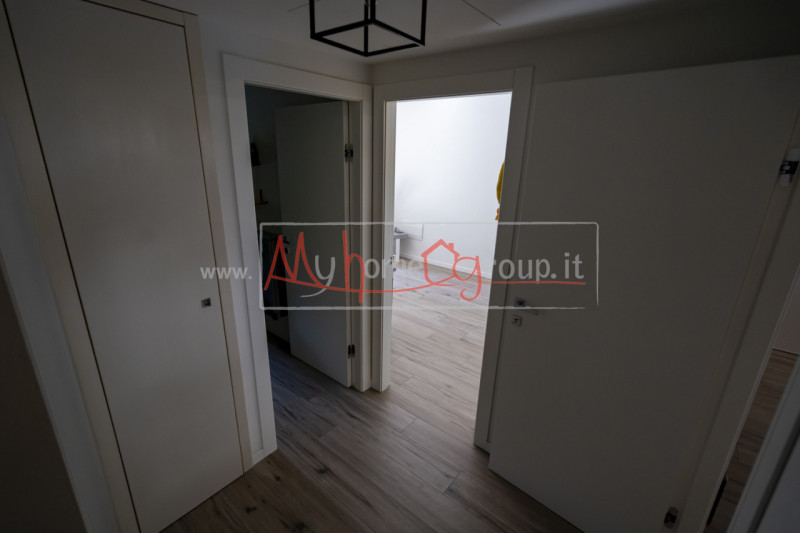 PALESTRO - (Rif. A036-S) - Scopri questo affascinante appartamento quadrilocale situato nel cuore...