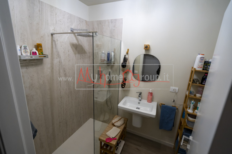 PALESTRO - (Rif. A036-S) - Scopri questo affascinante appartamento quadrilocale situato nel cuore...