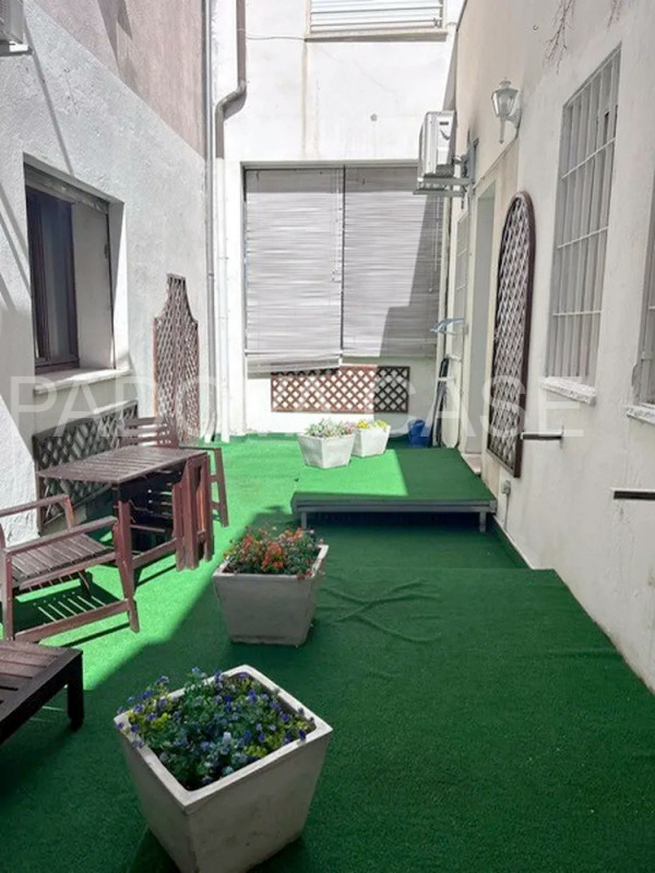 Scopri questo splendido appartamento situato nel centro storico di Padova, un vero gioiello per c...