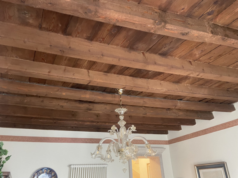 In zona centrale, proponiamo appartamento con ingresso indipendente su due livelli completamente ...