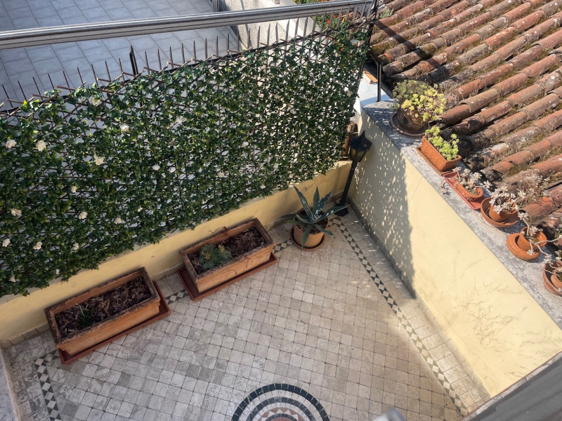 In zona centrale, proponiamo appartamento con ingresso indipendente su due livelli completamente ...