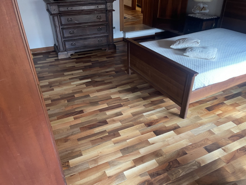 In zona centrale, proponiamo appartamento con ingresso indipendente su due livelli completamente ...